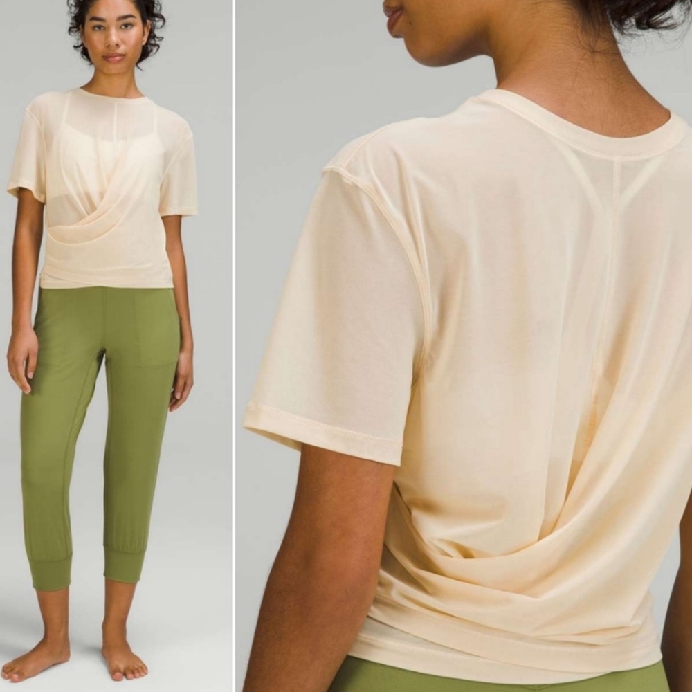 Lululemon Lightweight Mesh Reversible Yoga T-Shirt in Prosecco Size 4